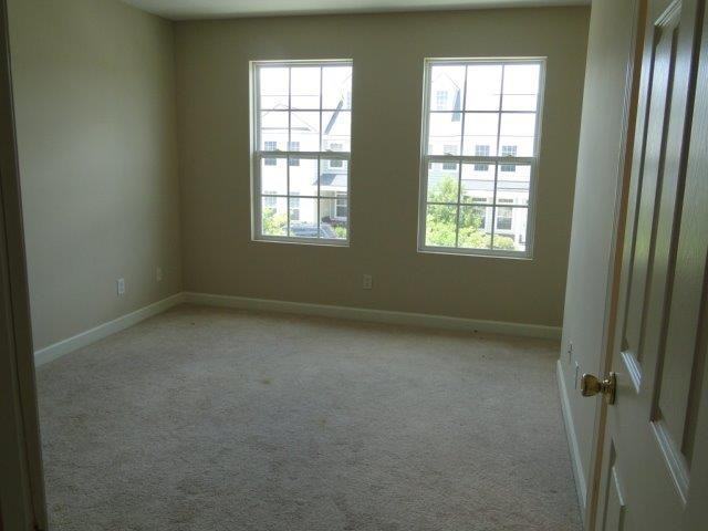 127 Governors Blvd - Photo 6 of 8
