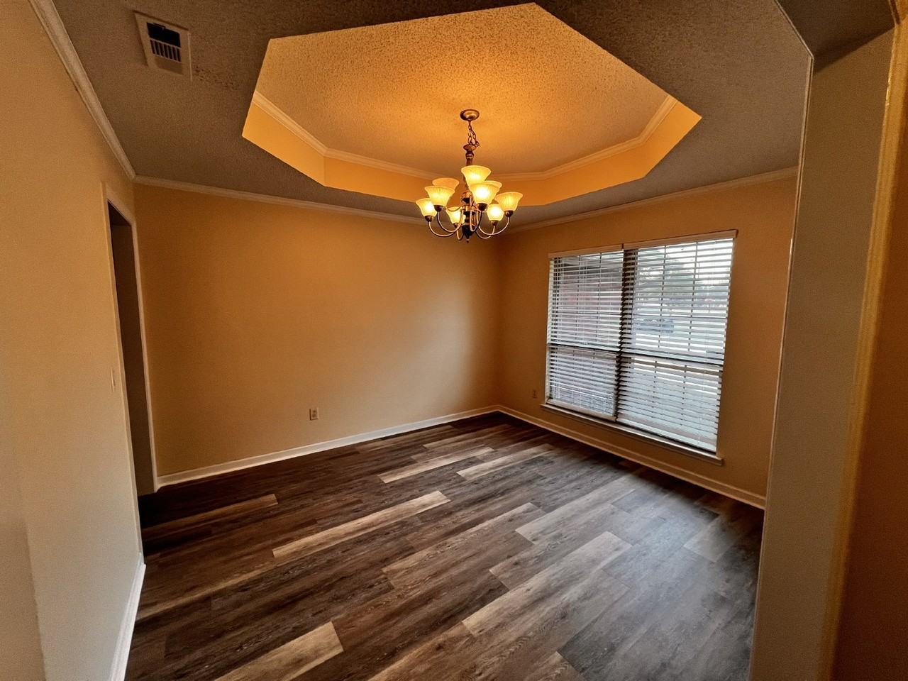 202 Barcalay Ln - Photo 2 of 13
