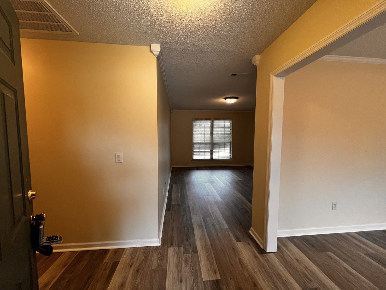 202 Barcalay Ln - Photo 3 of 13