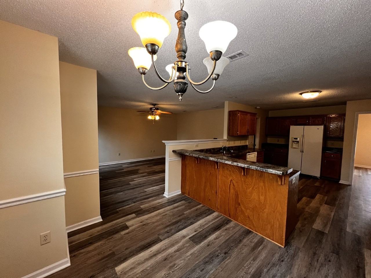 202 Barcalay Ln - Photo 4 of 13