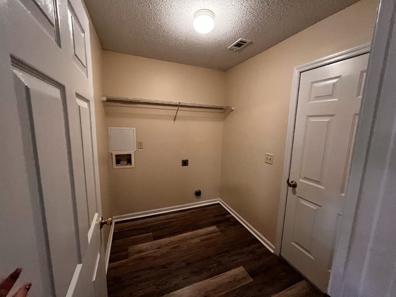 202 Barcalay Ln - Photo 7 of 13