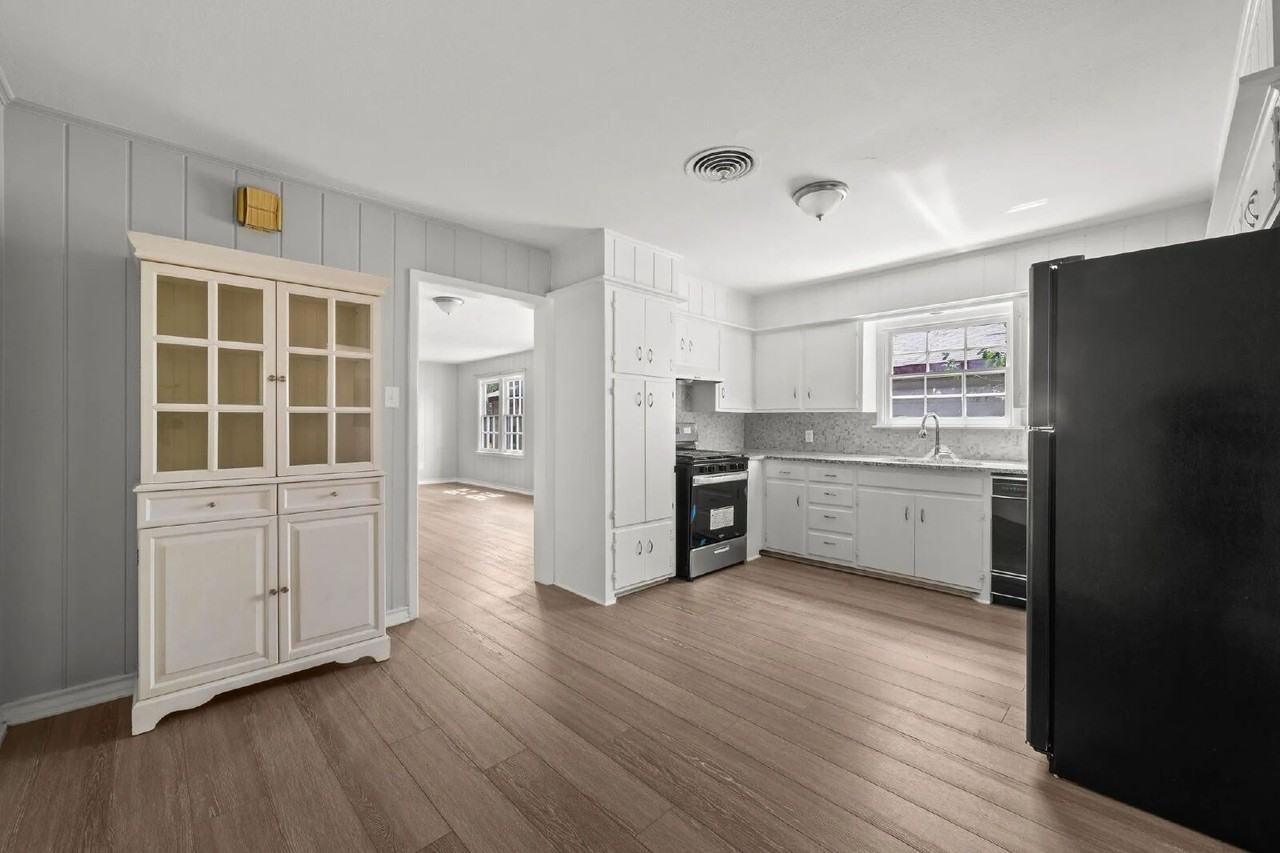 1912 22nd St - Photo 4 of 16