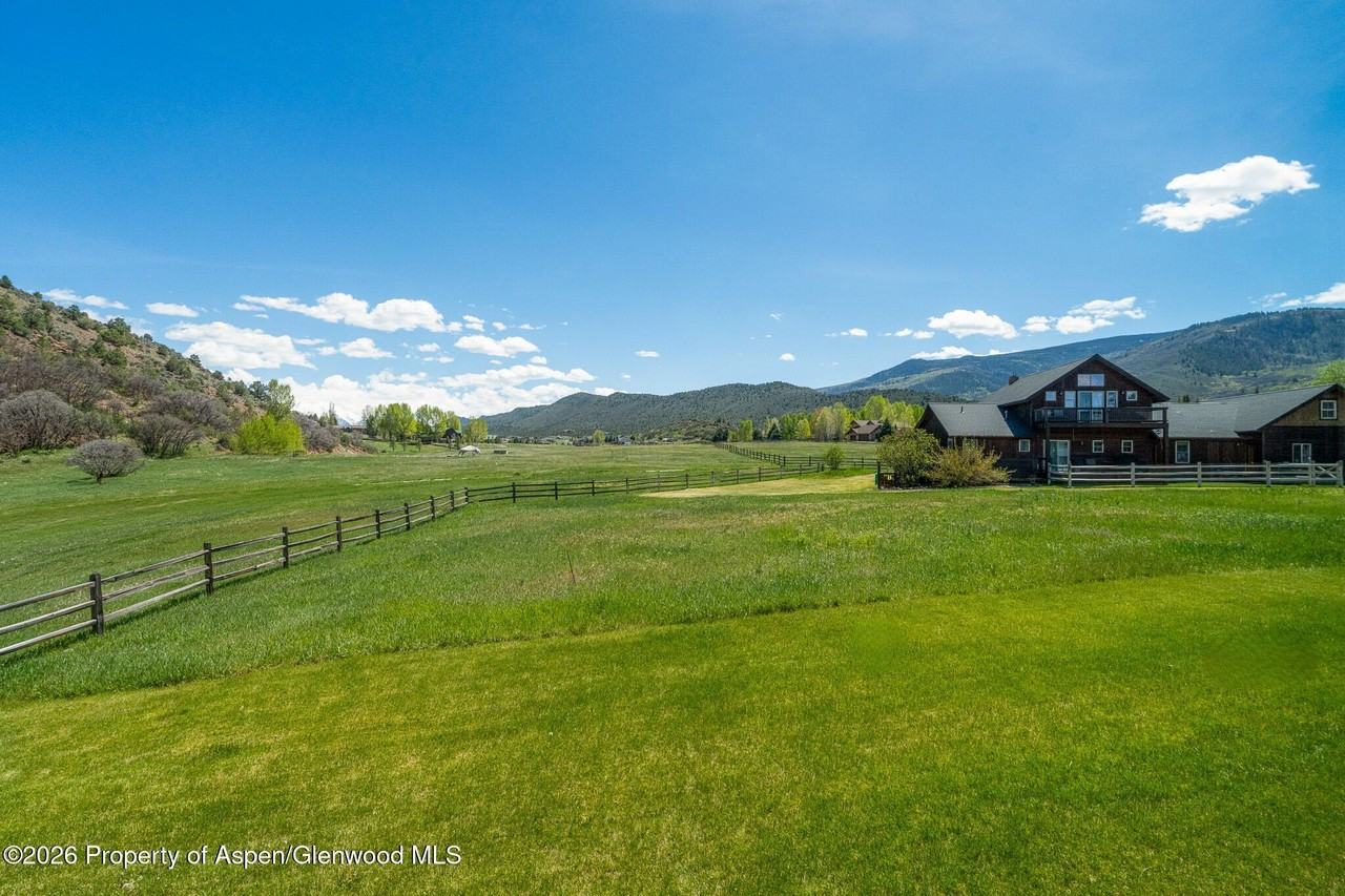 13 Laird Ln - Photo 4 of 46