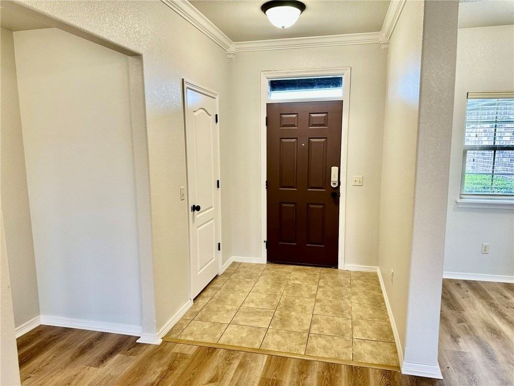 441 Sorrento Dr - Photo 4 of 32