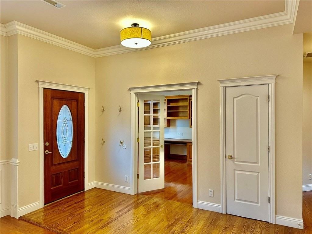 604 Drake St - Photo 2 of 40