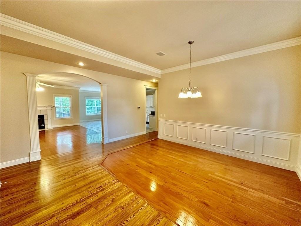 604 Drake St - Photo 3 of 40