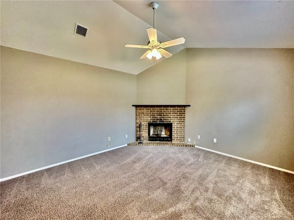 2437 W Gum St - Photo 3 of 20