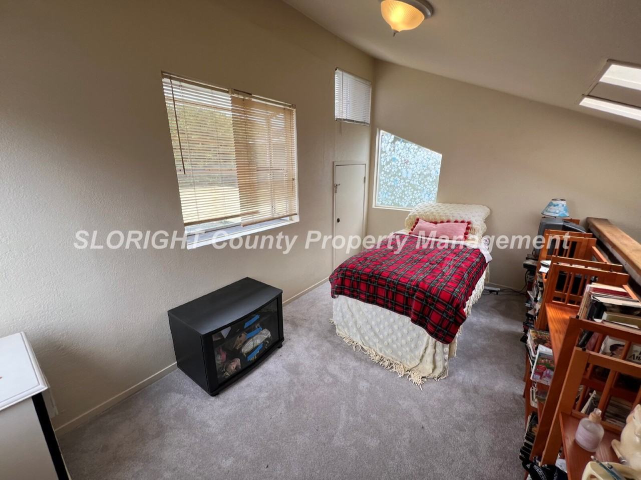 1887 Pine Ave - Photo 3 of 13