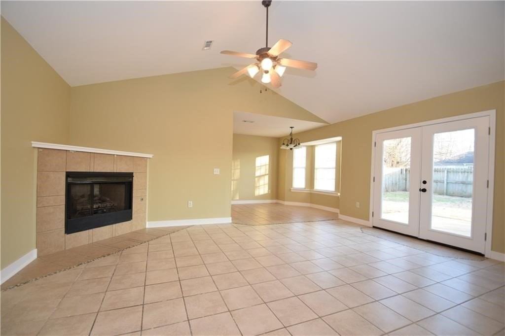2305 Sw Choctaw St - Photo 4 of 24