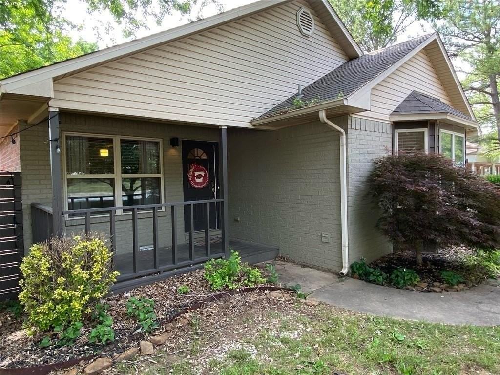 1863 N Hunters Rdg - Photo 3 of 25