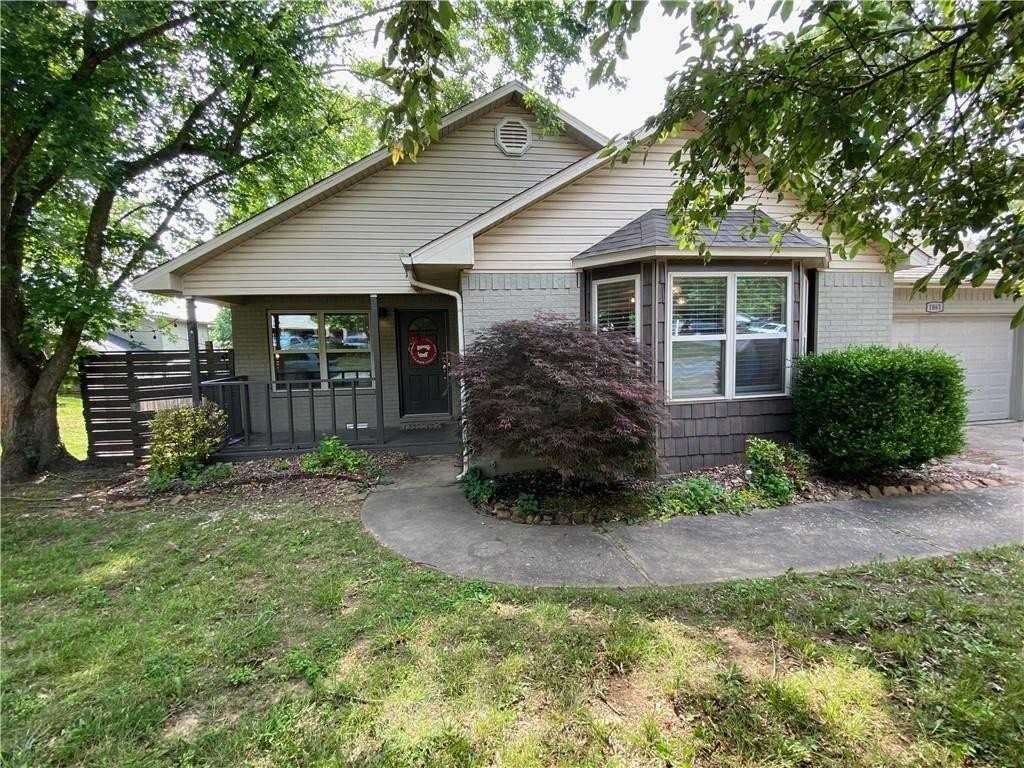 1863 N Hunters Rdg - Photo 4 of 25