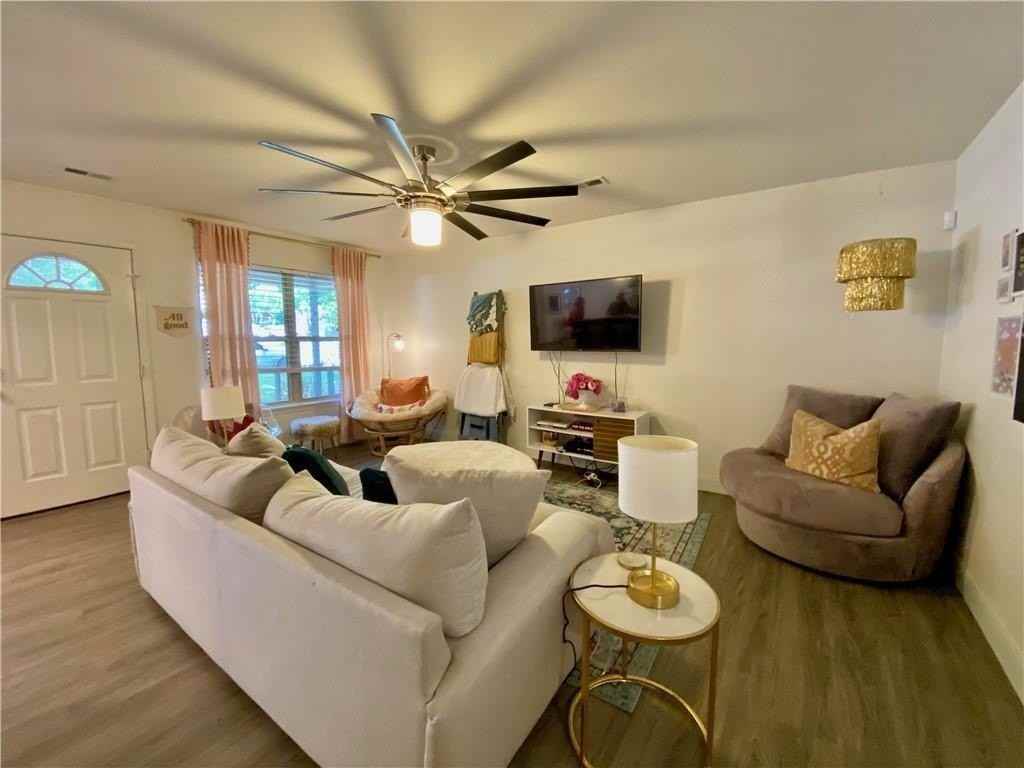 1863 N Hunters Rdg - Photo 7 of 25