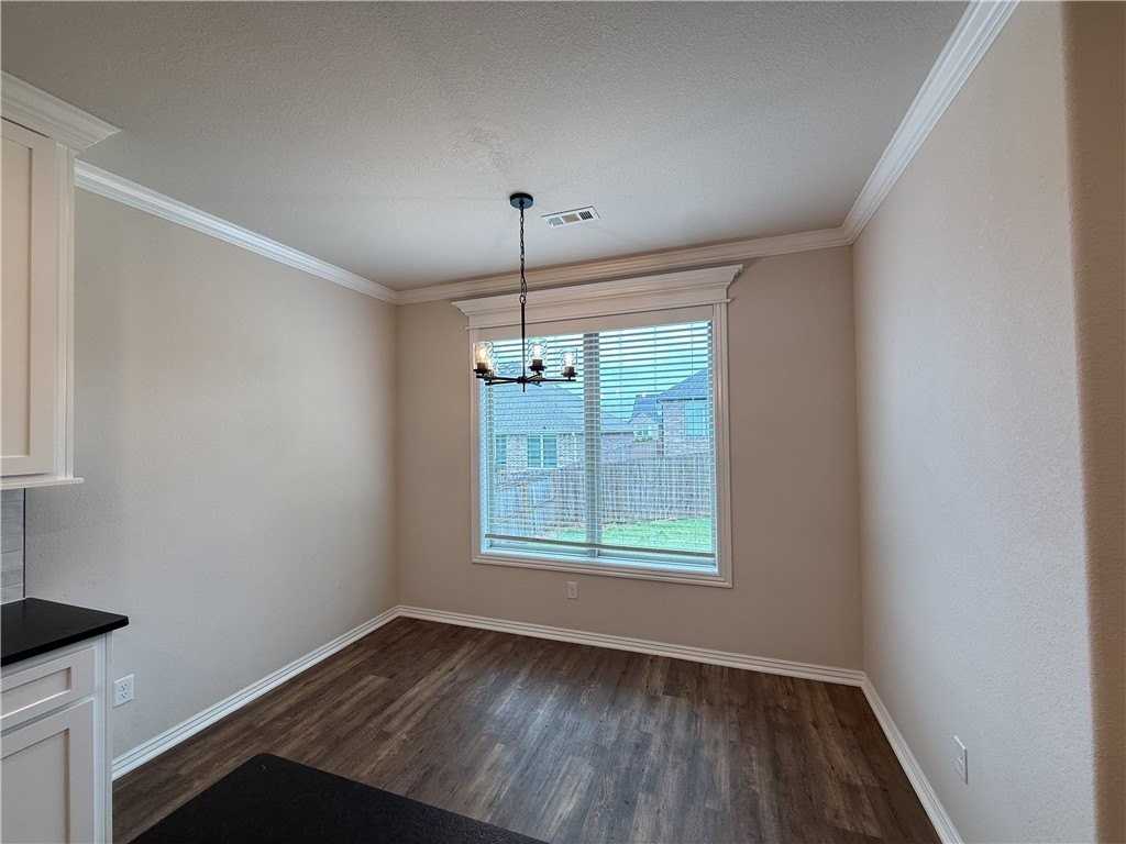 5809 Sw Macasin Ave - Photo 4 of 17