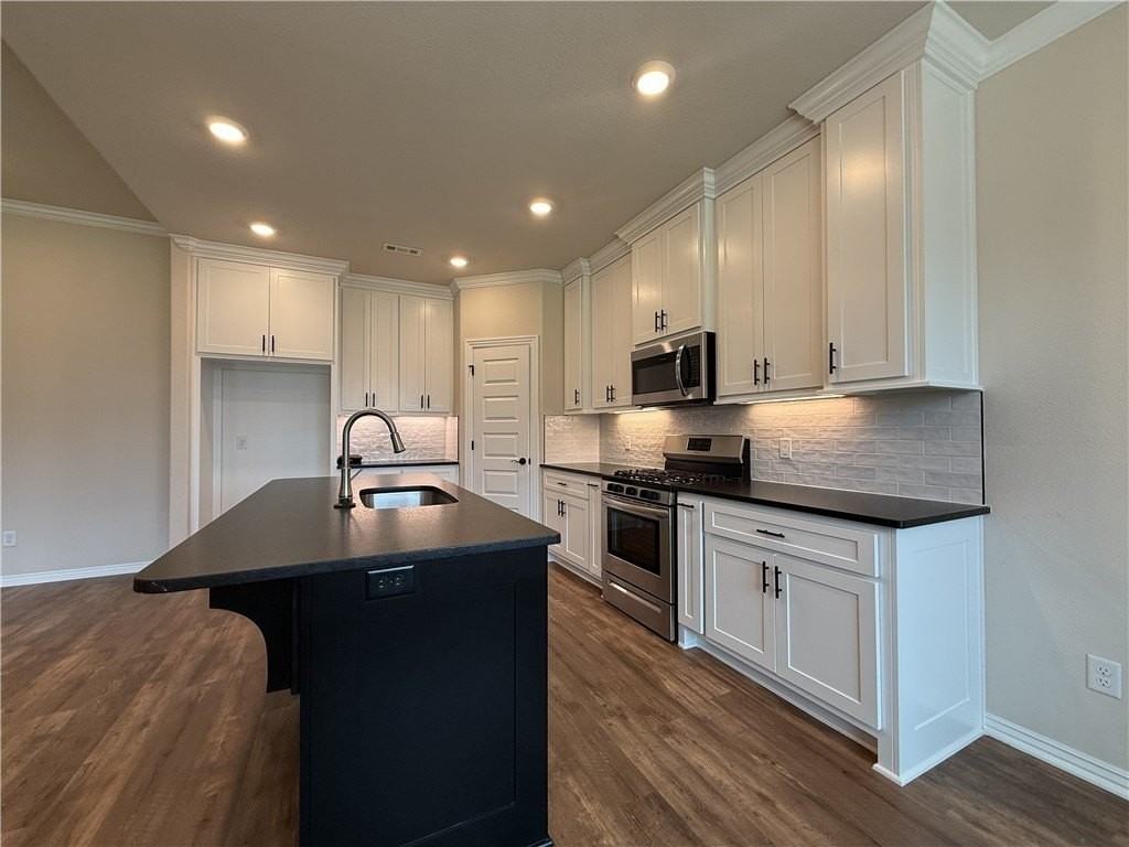 5809 Sw Macasin Ave - Photo 5 of 17