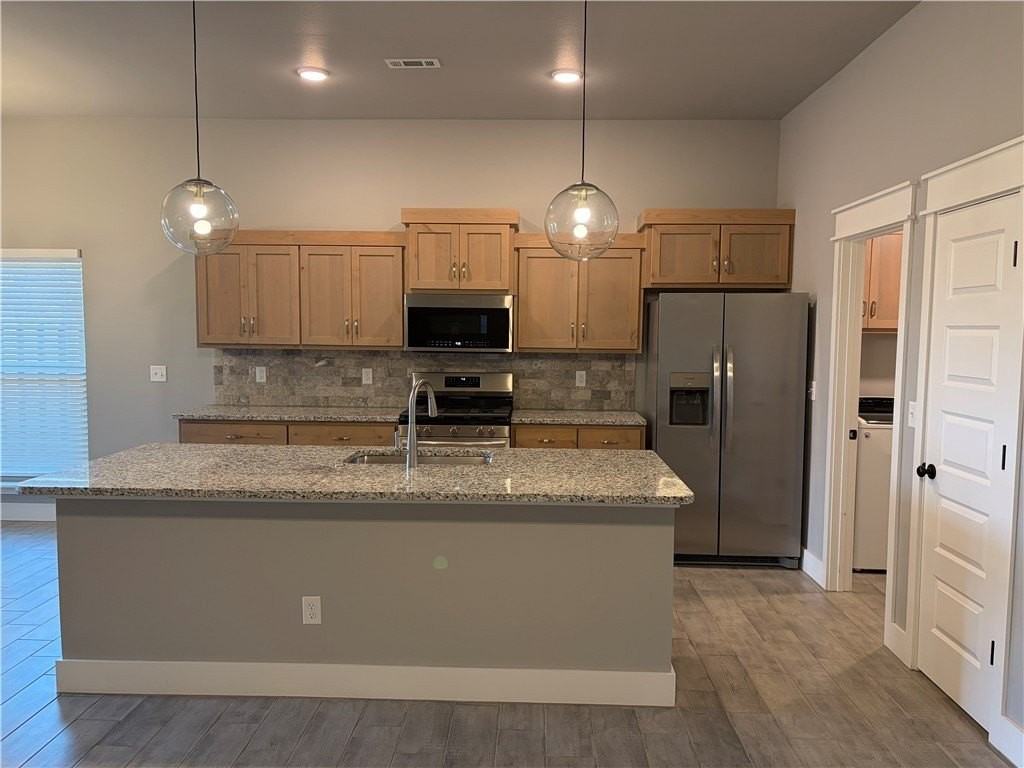 536 Lewis St - Photo 2 of 27