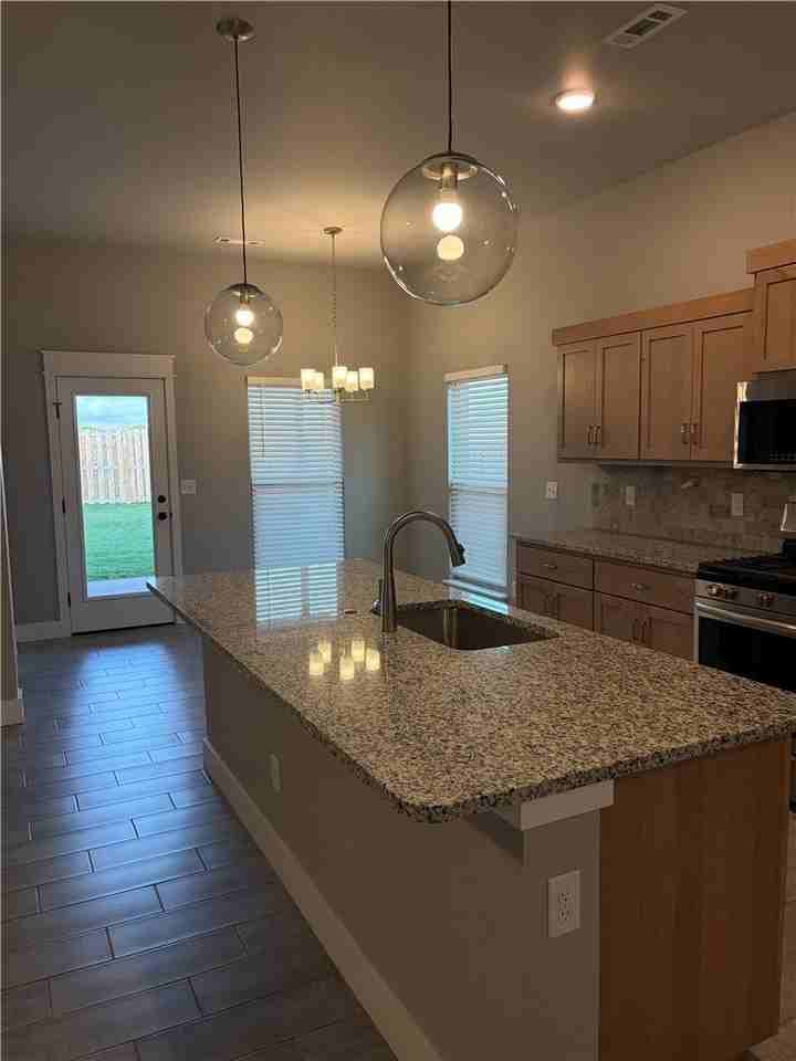 536 Lewis St - Photo 3 of 27