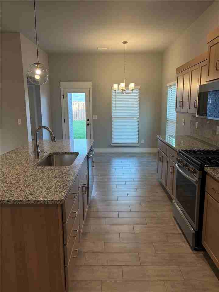 536 Lewis St - Photo 4 of 27