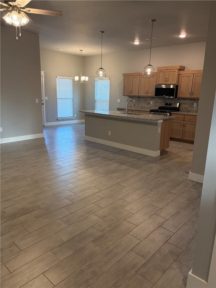 536 Lewis St - Photo 5 of 27