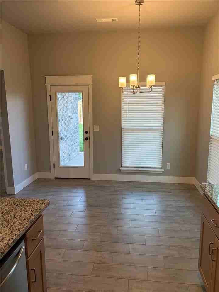 536 Lewis St - Photo 6 of 27
