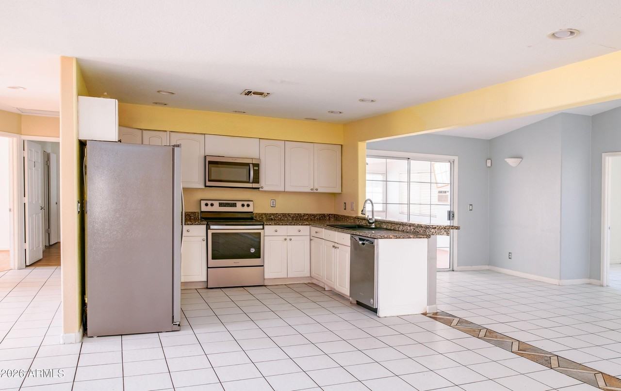 15861 N 20th St - Photo 4 of 21