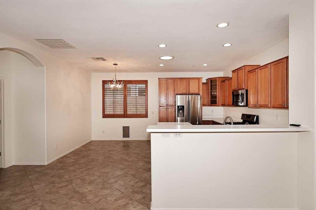 7054 W Eagle Ridge Ln - Photo 7 of 46