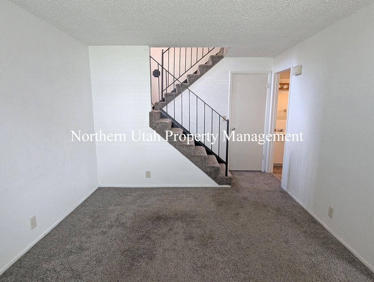 3204 S 1850 W #B - Photo 4 of 24