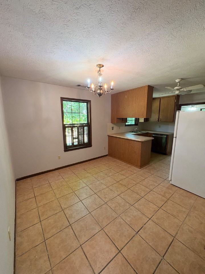 6329 Rolling Hill Dr - Photo 3 of 24