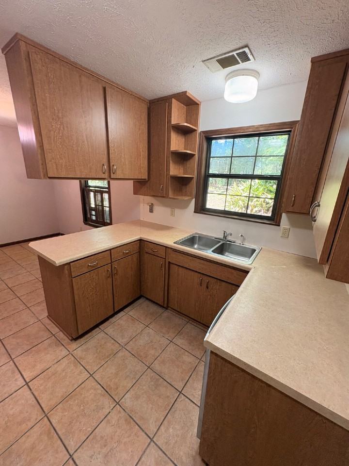 6329 Rolling Hill Dr - Photo 5 of 24
