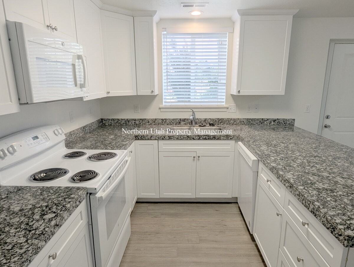 1290 N 200 W #1DOWN - Photo 5 of 17