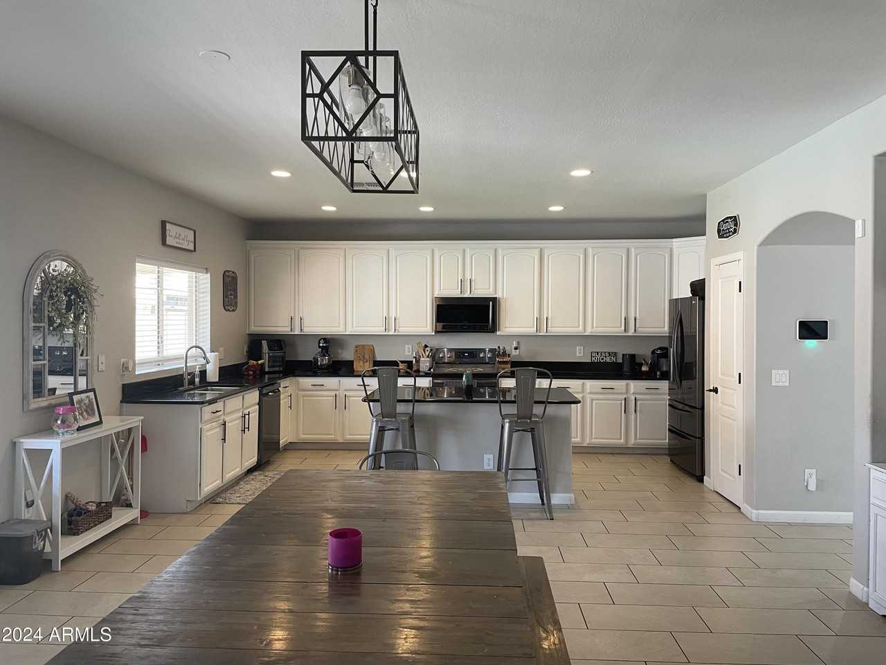 12376 W Sells Dr - Photo 4 of 36