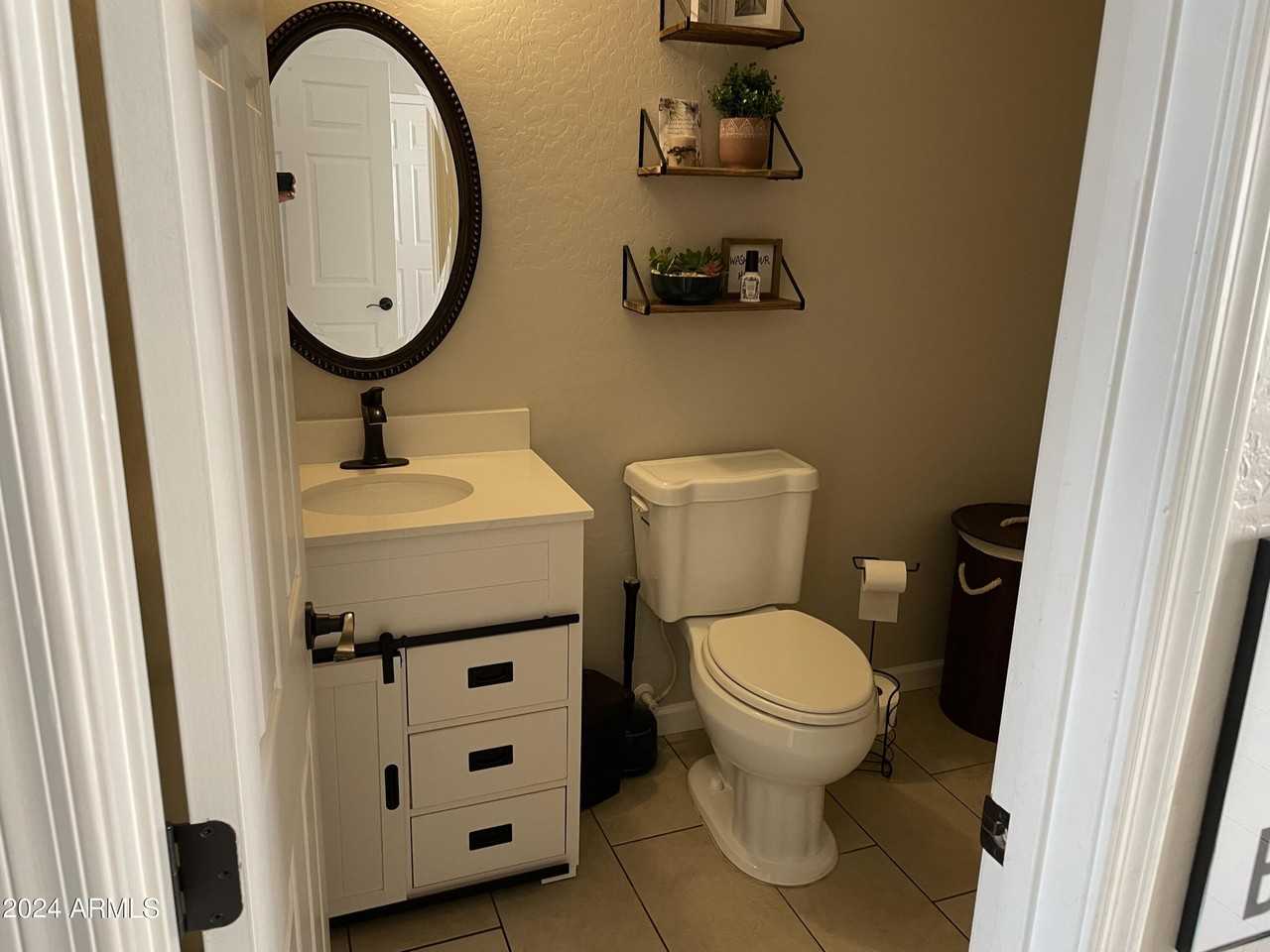 12376 W Sells Dr - Photo 7 of 36