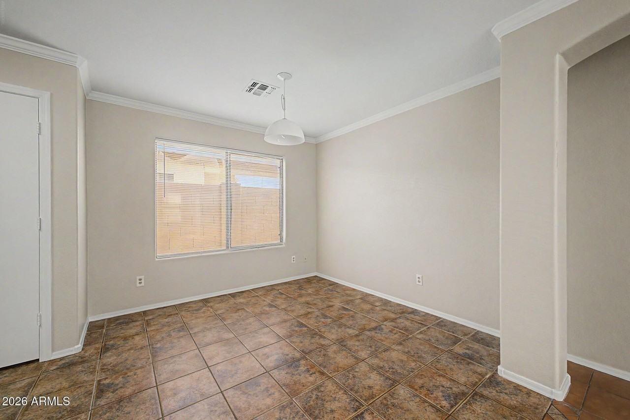 8133 W Magnolia St - Photo 6 of 19