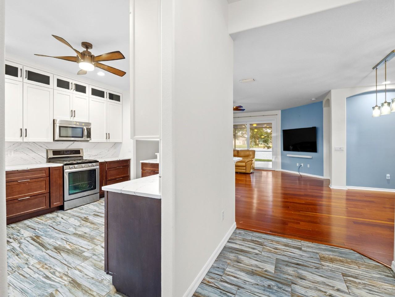 1665 Ficus Point Dr - Photo 4 of 28