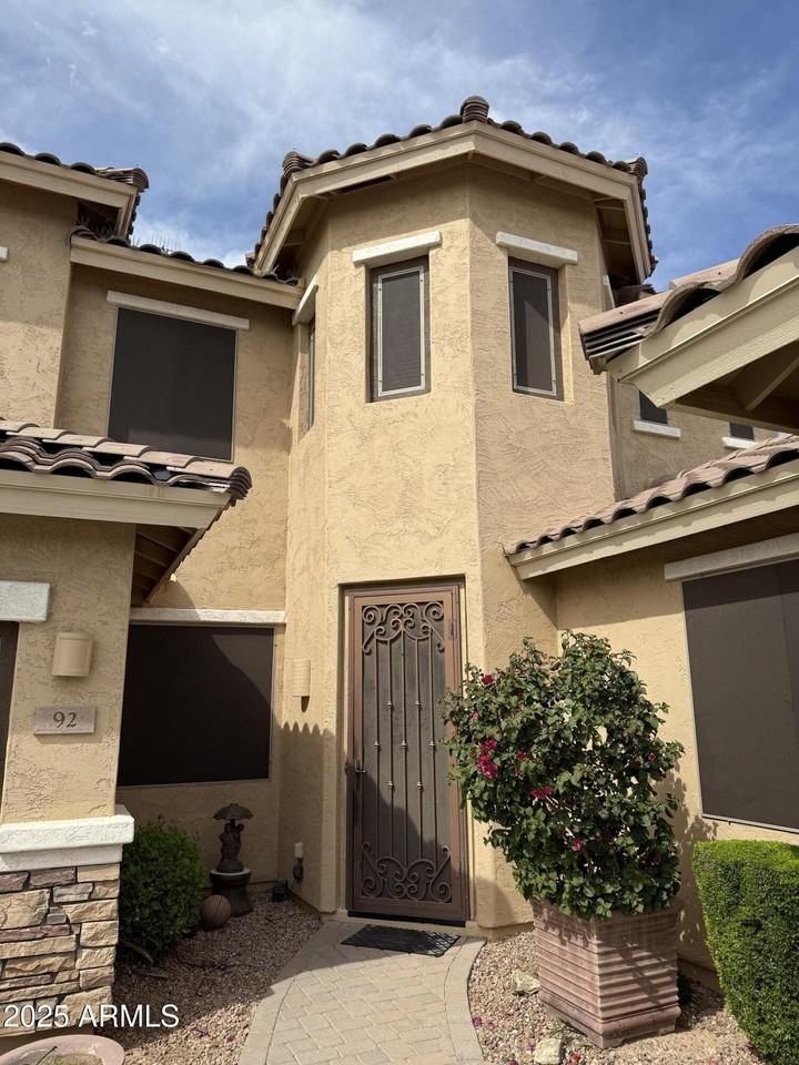 92 W Hawk Way - Photo 2 of 19