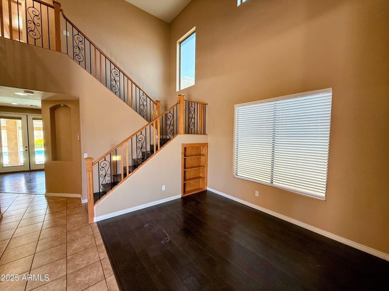 92 W Hawk Way - Photo 3 of 19