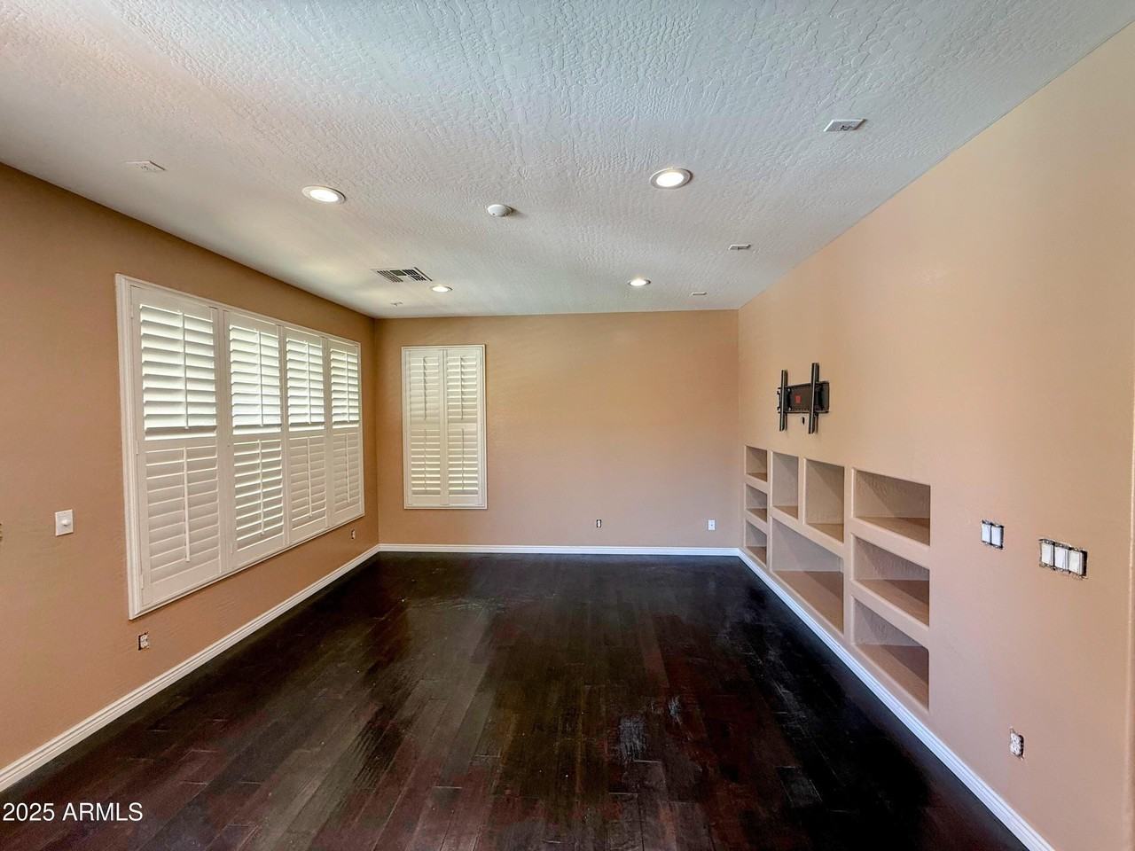 92 W Hawk Way - Photo 5 of 19