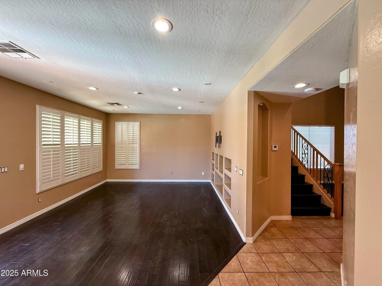 92 W Hawk Way - Photo 6 of 19
