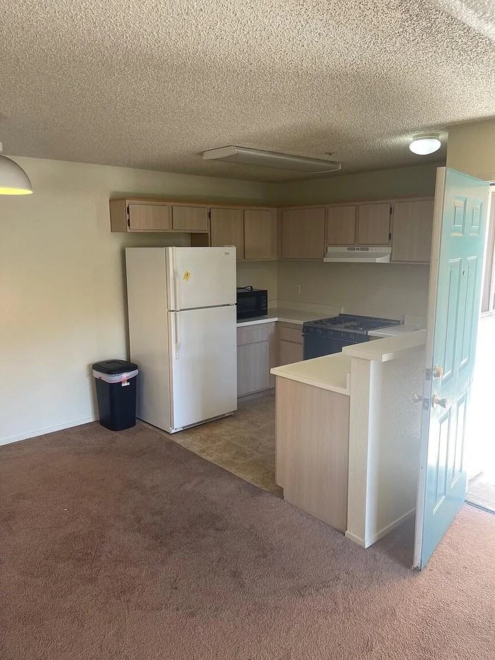 321 Inger Dr - Photo 2 of 10