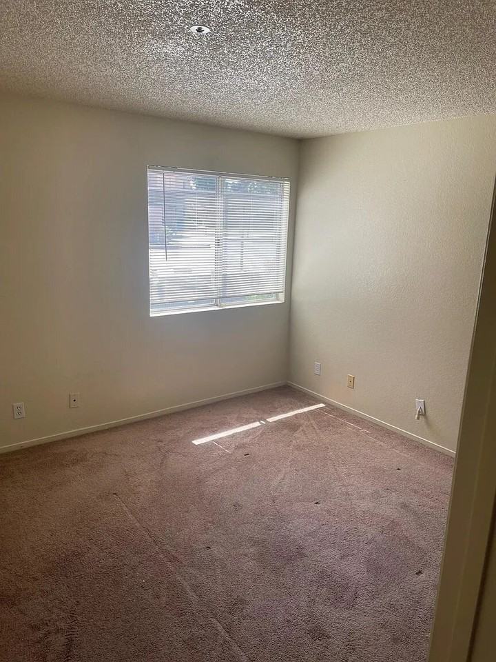 321 Inger Dr - Photo 5 of 10