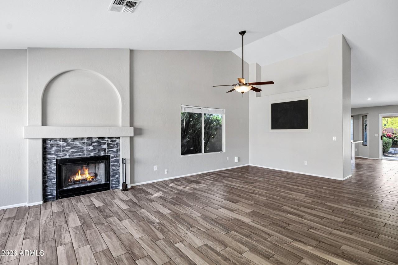 4315 E Rocky Slope Dr - Photo 5 of 40