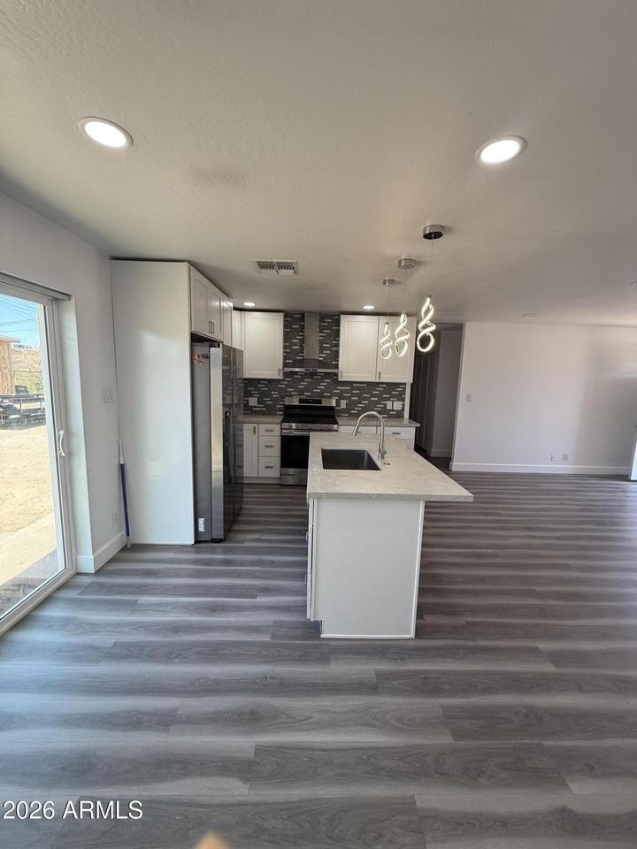 12022 W Ash St - Photo 5 of 18