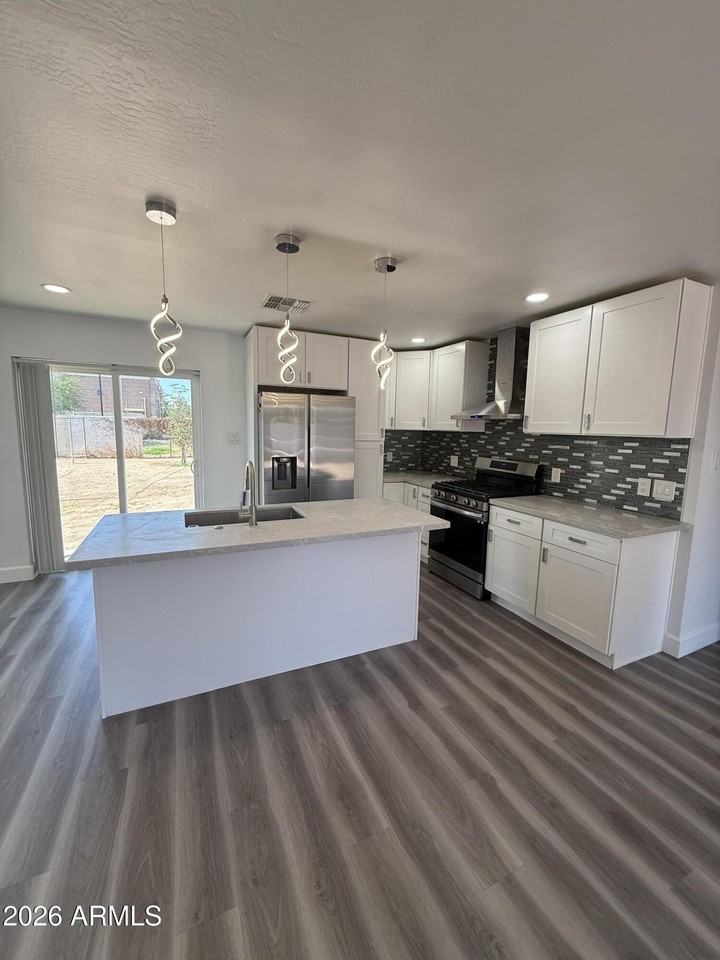 12022 W Ash St - Photo 6 of 18