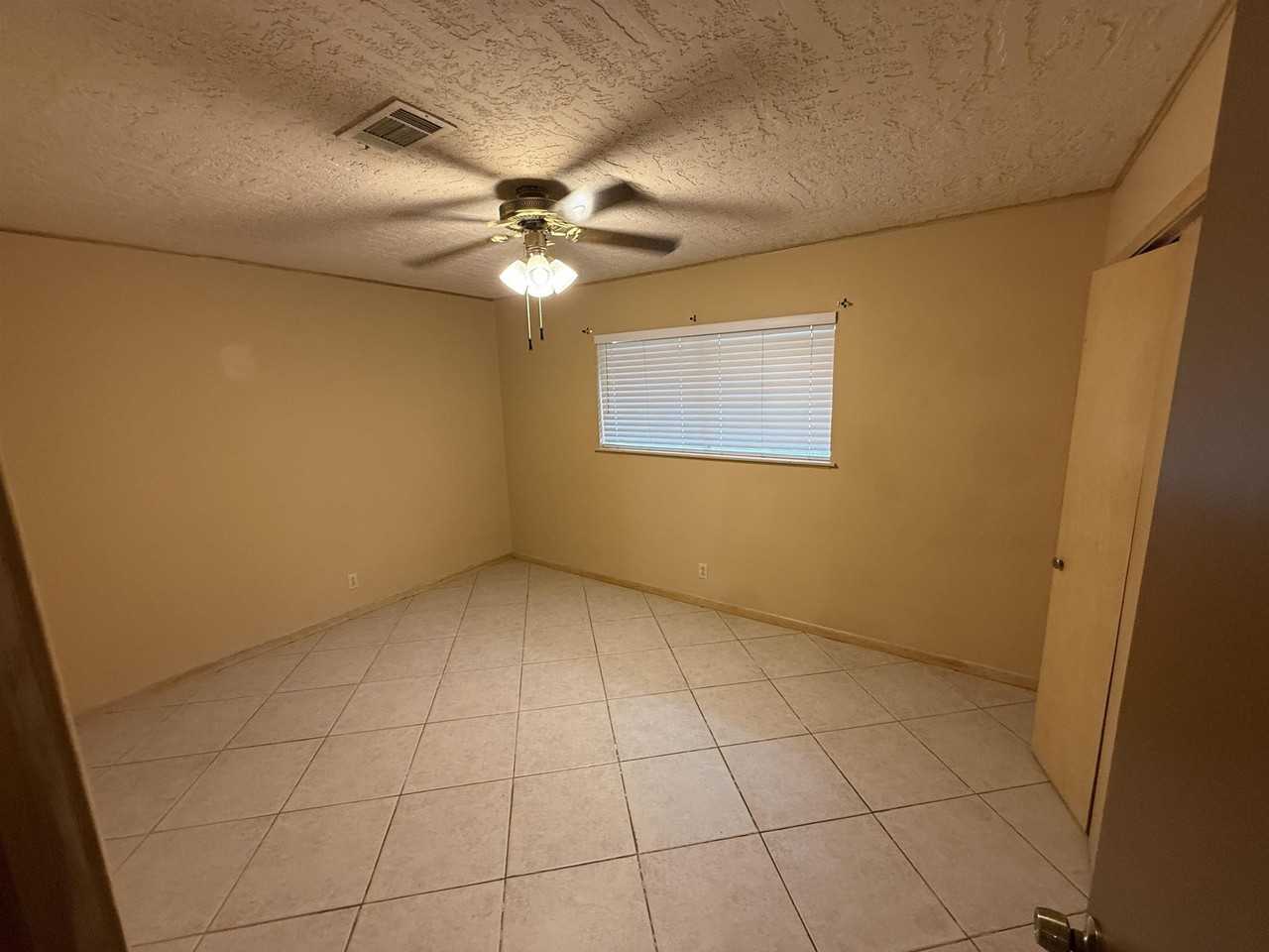 224 S 35th St - Photo 4 of 12