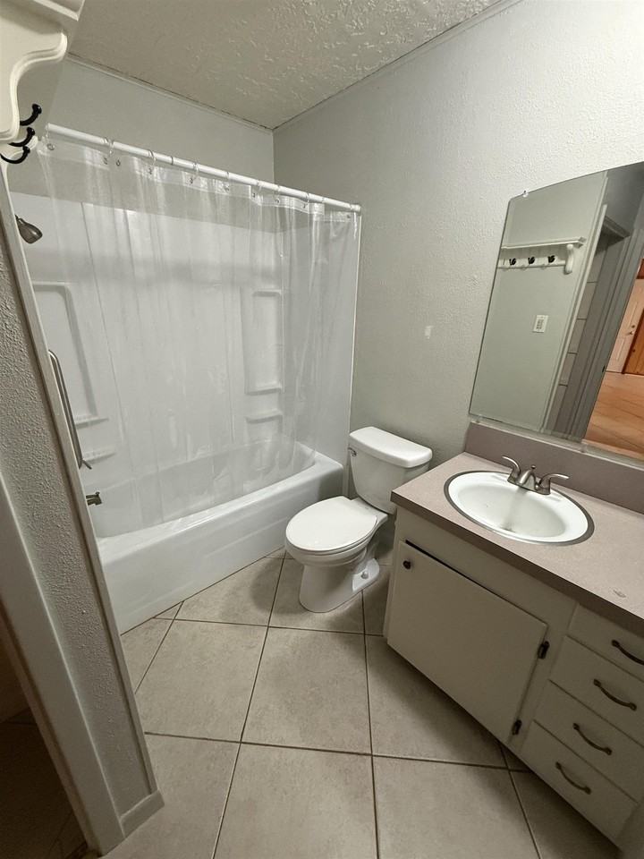 224 S 35th St - Photo 5 of 12
