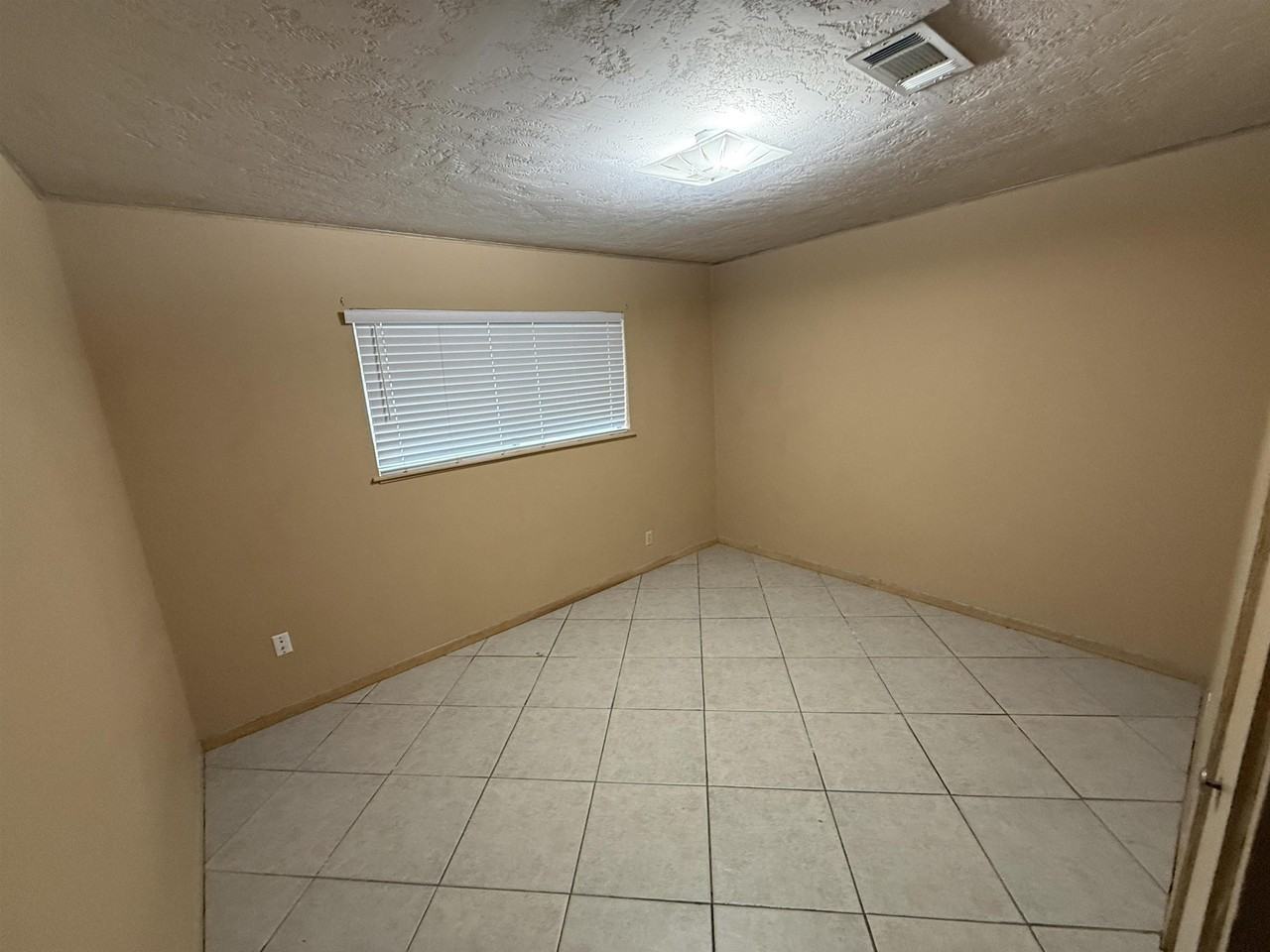 224 S 35th St - Photo 6 of 12