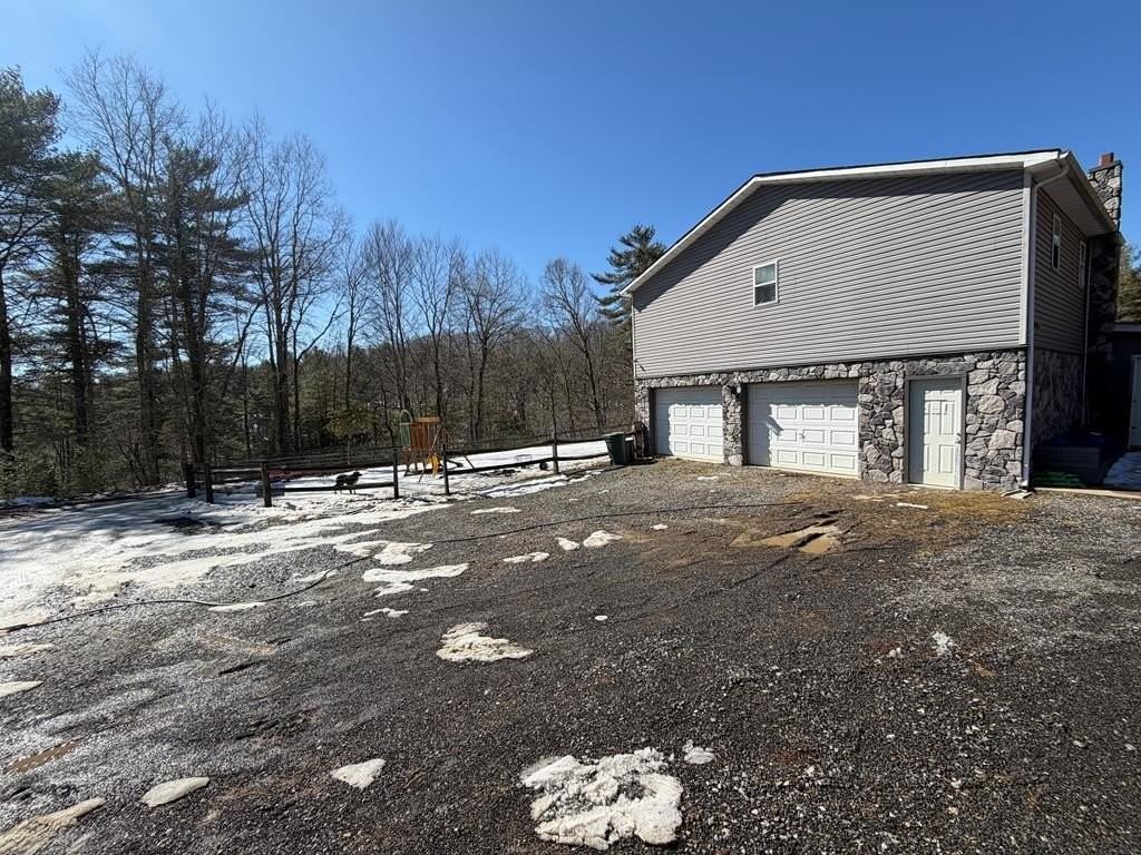 260 Hoye Rd. - Photo 4 of 32