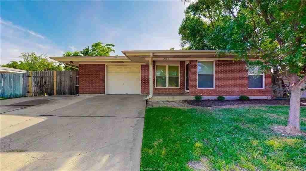 2104 Elmwood Dr - Photo 2 of 39