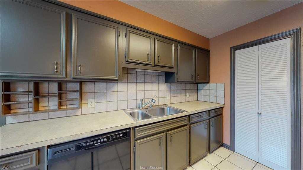 2104 Elmwood Dr - Photo 5 of 39