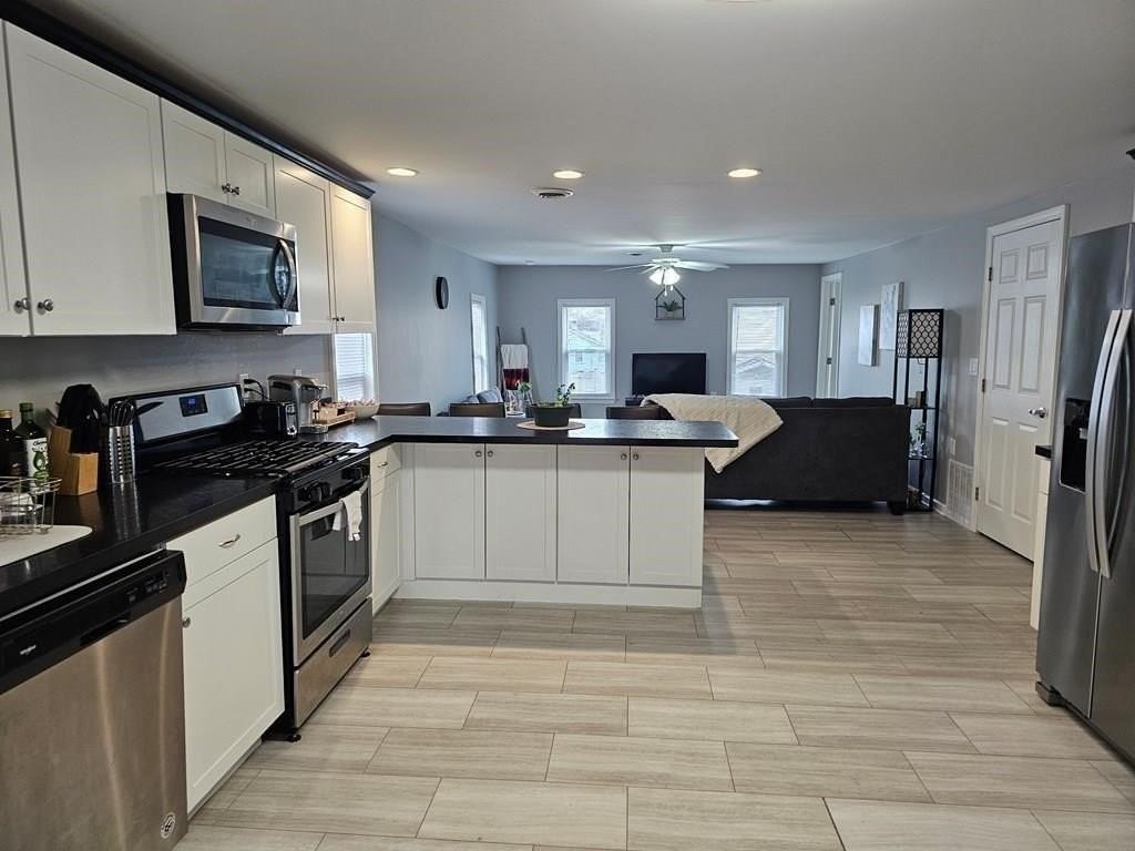 210 W Franklin St - Photo 3 of 13