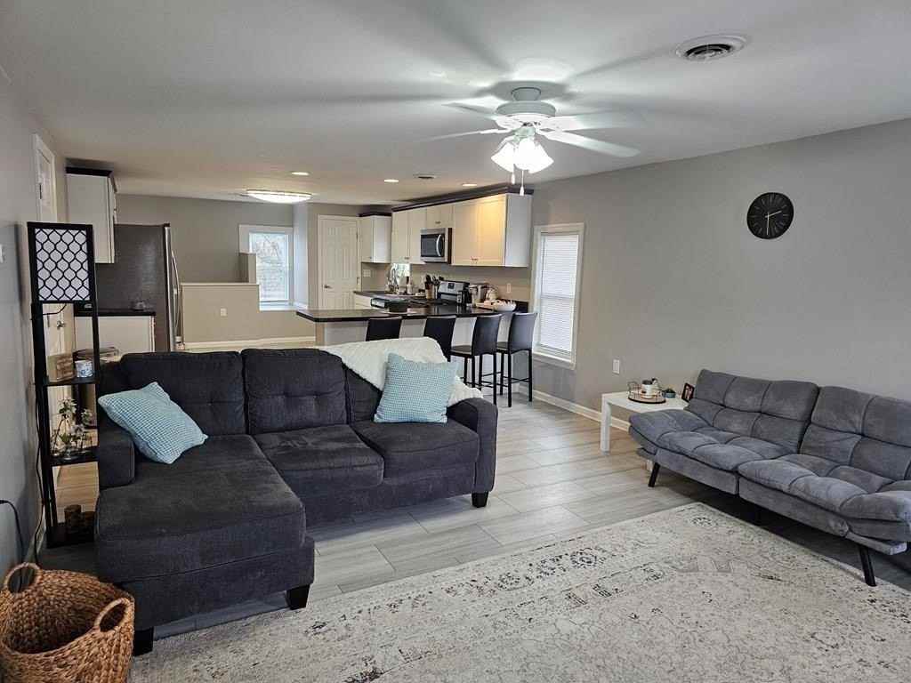210 W Franklin St - Photo 5 of 13